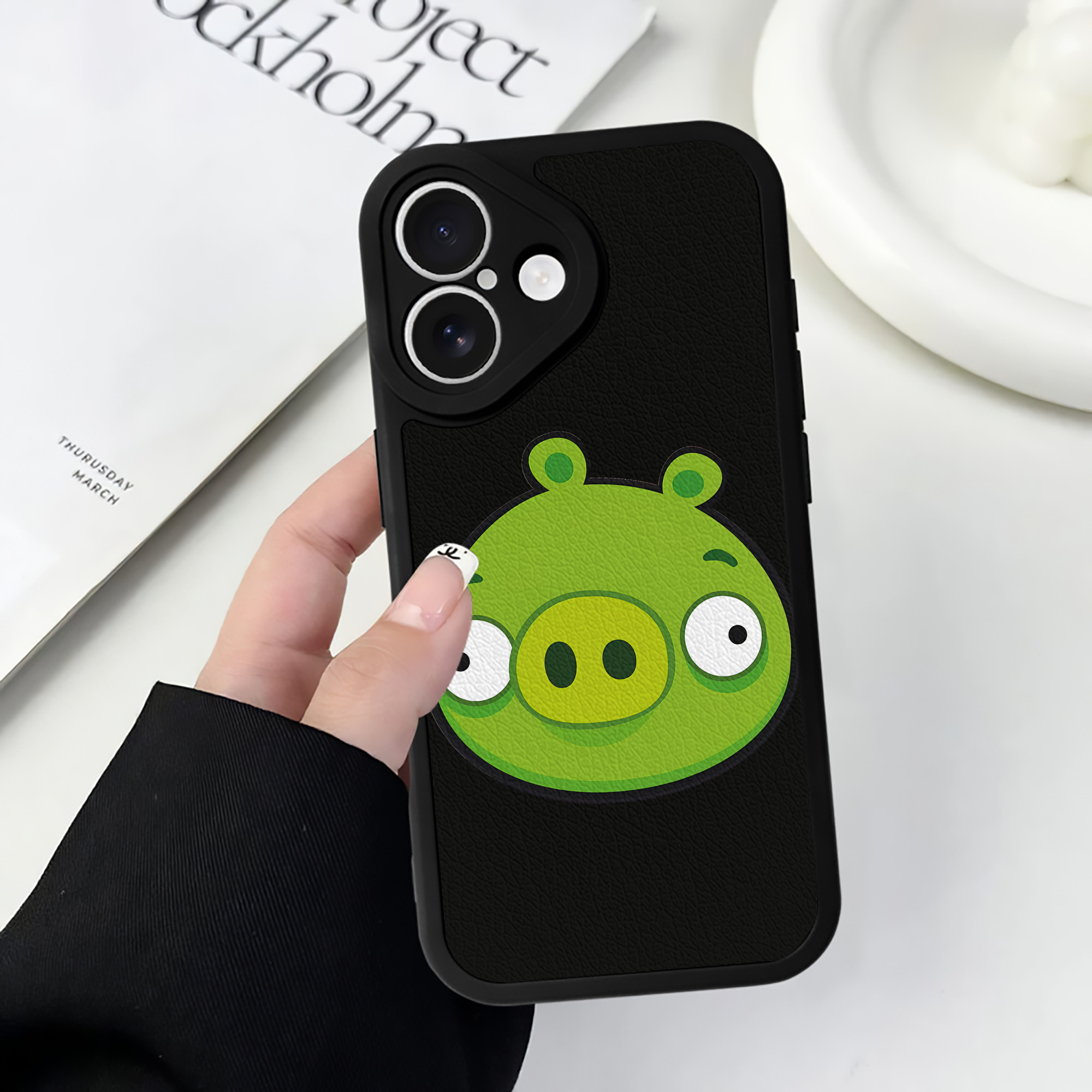 （画像用） Angry Birds アングリーバード 【iPhone 16シリーズ対応】シリコンスマホケース（レザー調） 材質：シリコン